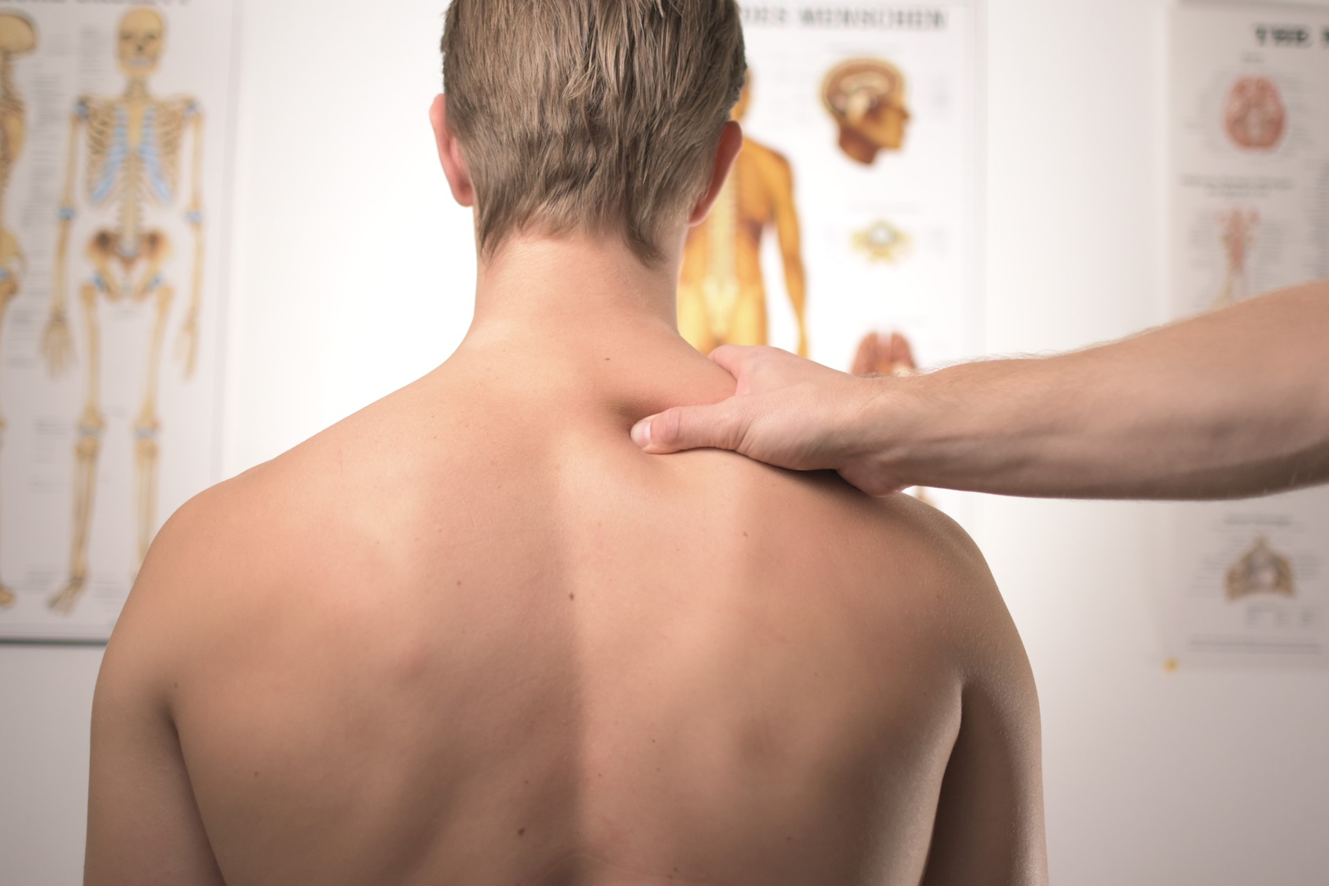 Shiatsu Massage bij nek-schouder en rugpijn bij De Koning Te Rijk en Jannet Veenbaas Groningen