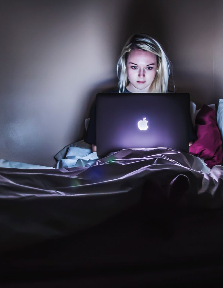 Vrouw met productivity-guilt 